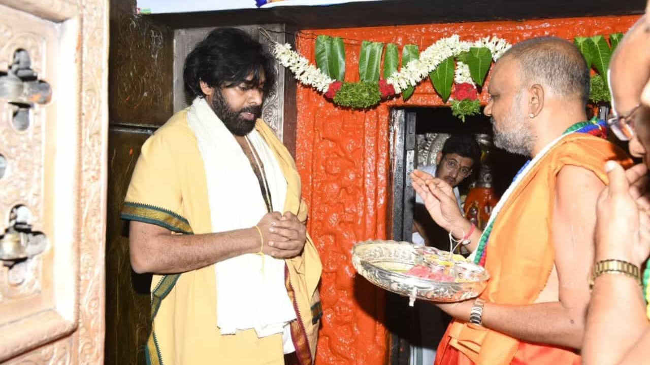 Pawan Kalyan : కొండగట్టు అంజన్నను దర్శించుకున్న పవన్‌