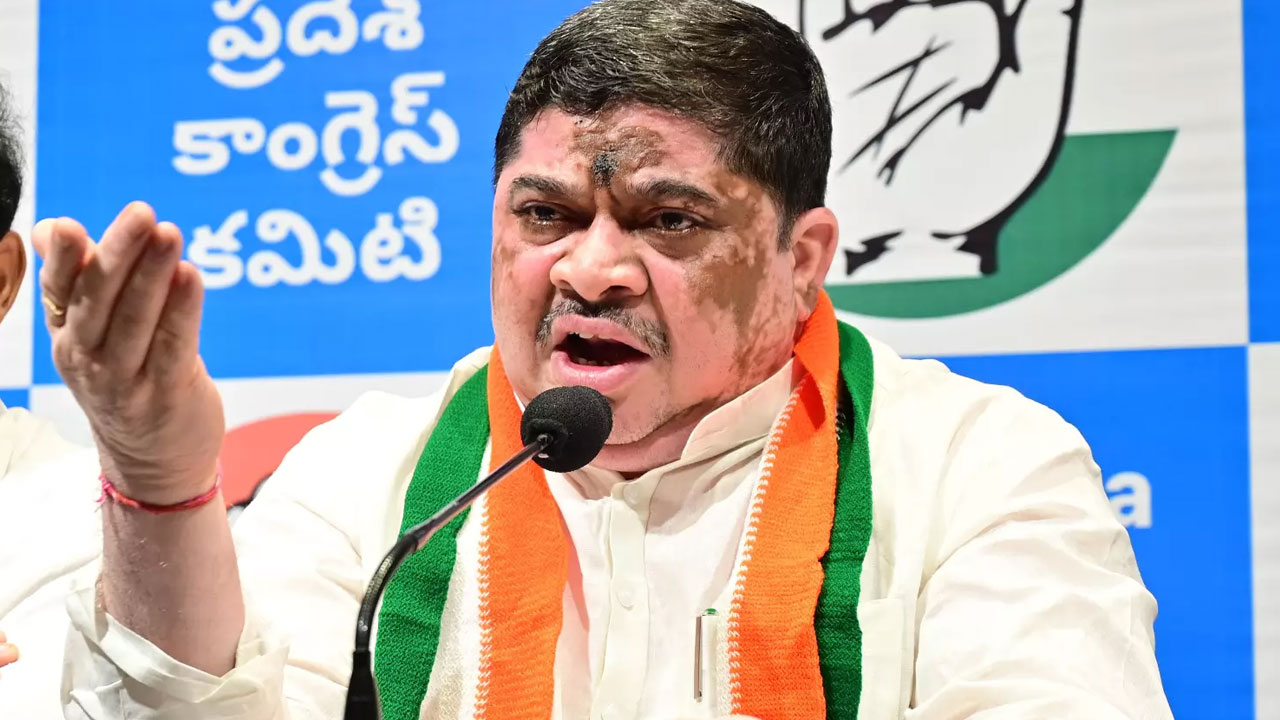 Ponnam Prabhakar: జాయింట్ ట్రాన్స్⁬పోర్ట్ కమిషనర్ రమేష్⁬పై దాడిని ఖండించిన మంత్రి..