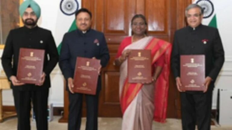 Lok Sabha MPs: కొత్తగా ఎన్నికైన లోక్‌సభ ఎంపీల పేర్లను రాష్ట్రపతికి అందచేసిన ఈసీఐ..