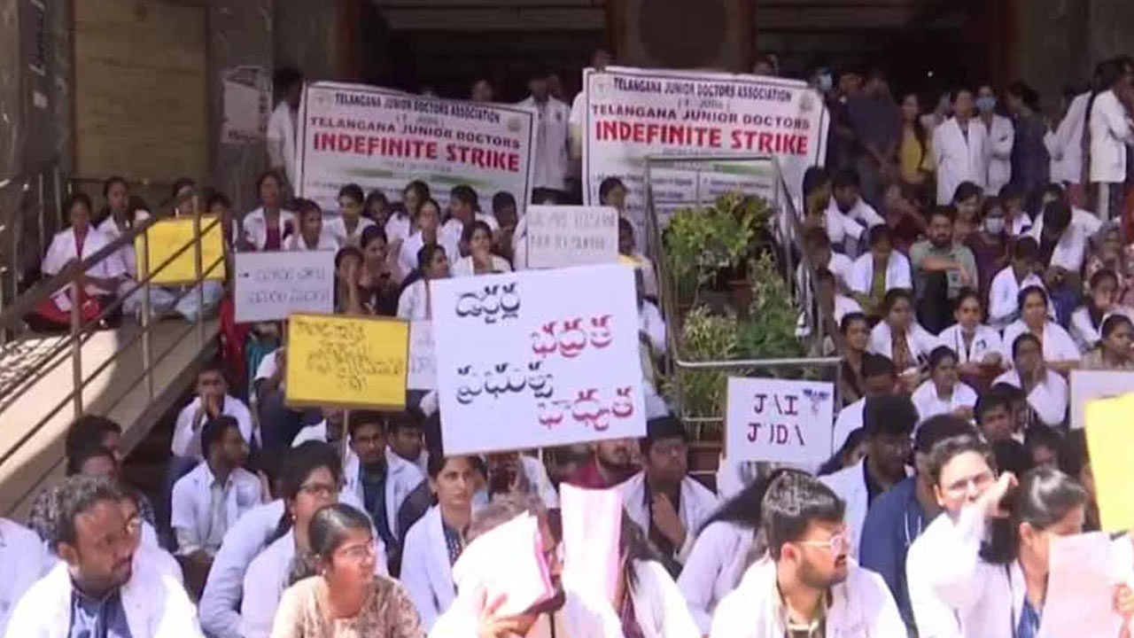 OGH : కొనసాగుతున్న ఓజీహెచ్‌ జూనియర్ డాక్టర్ల సమ్మె