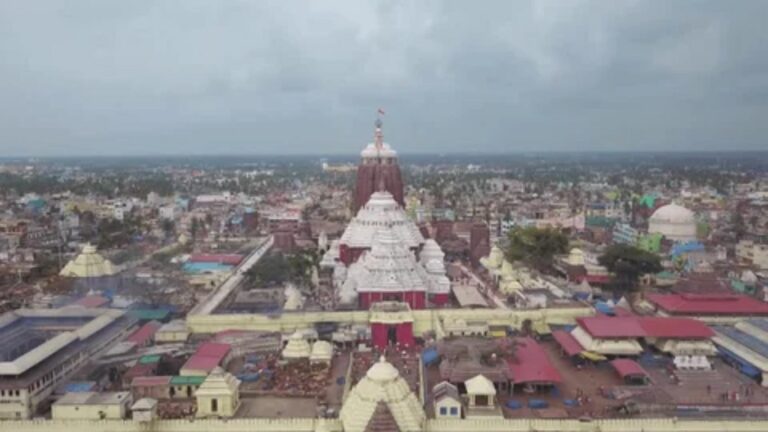 Puri Jagannath Temple: తెరుచుకున్న జగన్నాధుడి ద్వారాలు.. ఆనందంలో భక్తులు..