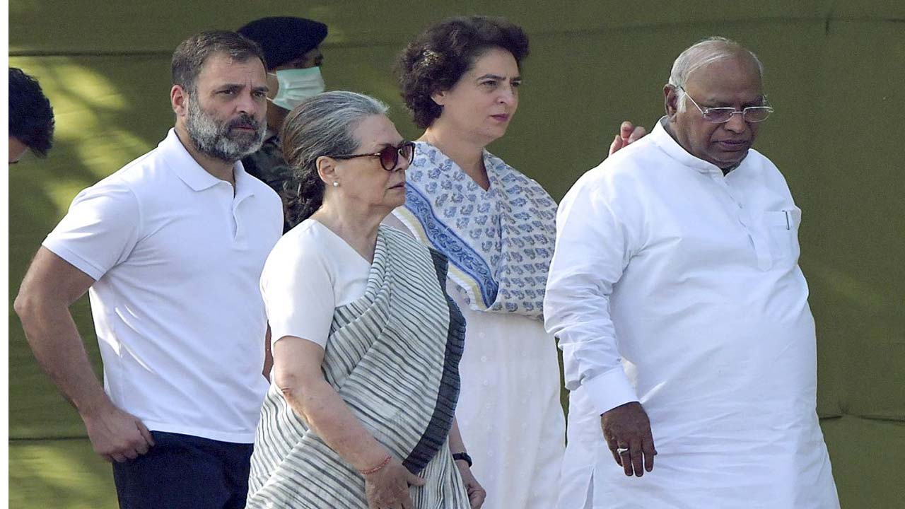 Congress: ఢిల్లీలో కాంగ్రెస్ కీలక సమావేశం.. రాహుల్ అంశంపై చర్చ