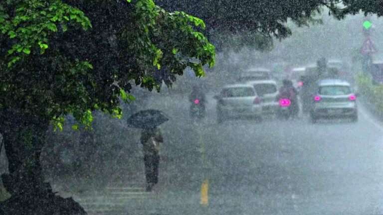 Hyderabad Rains : భాగ్యనగరంలో భారీ వర్షం.. రాత్రి మరోసారి వర్ష సూచన