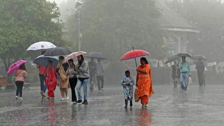 Monsoon: అలర్ట్.. రేపటి నుంచి ఏపీలోని పలు చోట్ల భారీ వర్షాలు..