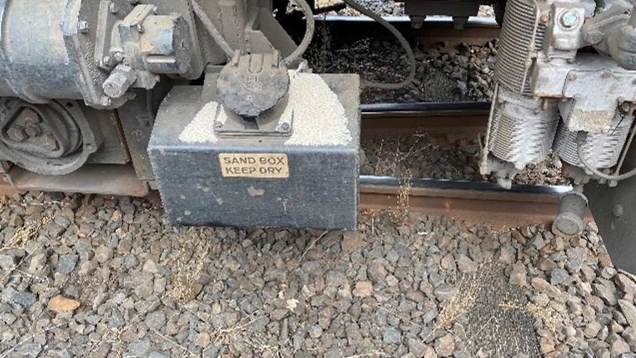 Sand Box : రైలు ప్రయాణానికి ఇసుక తప్పనిసరి..! దీని గురించి మీకు తెలుసా..?