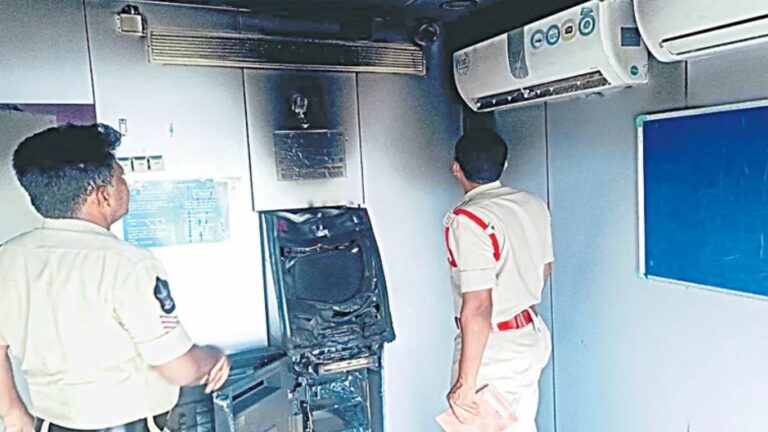 SBI ATM: ఎస్‌బీఐ ఏటీఎం సెంటర్లో చోరీ.. రూ.18,41,300 నగదు అపహరణ..