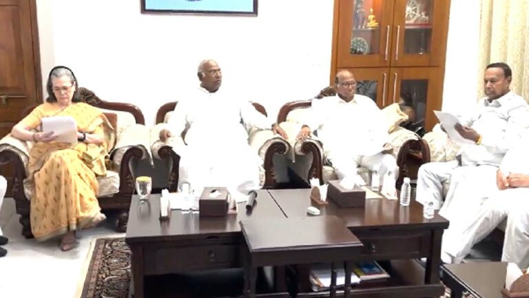 Delhi: ఖర్గే ఇంట్లో ఇండియా కూటమి భేటీ.. భవిష్యత్ కార్యాచరణపై చర్చ