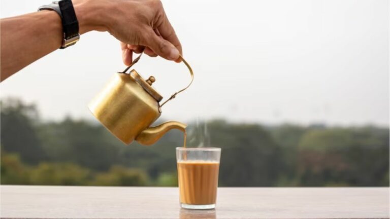 Drinking Tea: టీ ఎక్కువగా తాగేస్తున్నారా.. ఈ సమస్యలతో సతమతమవ్వాల్సిందే..