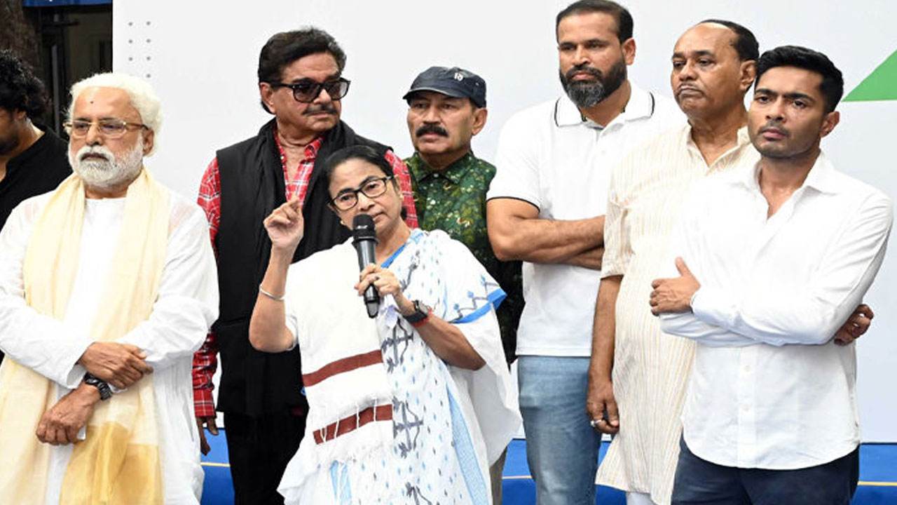 TMC Party: ముగ్గురు బీజేపీ ఎంపీలు మాతో టచ్⁫లో ఉన్నారు..