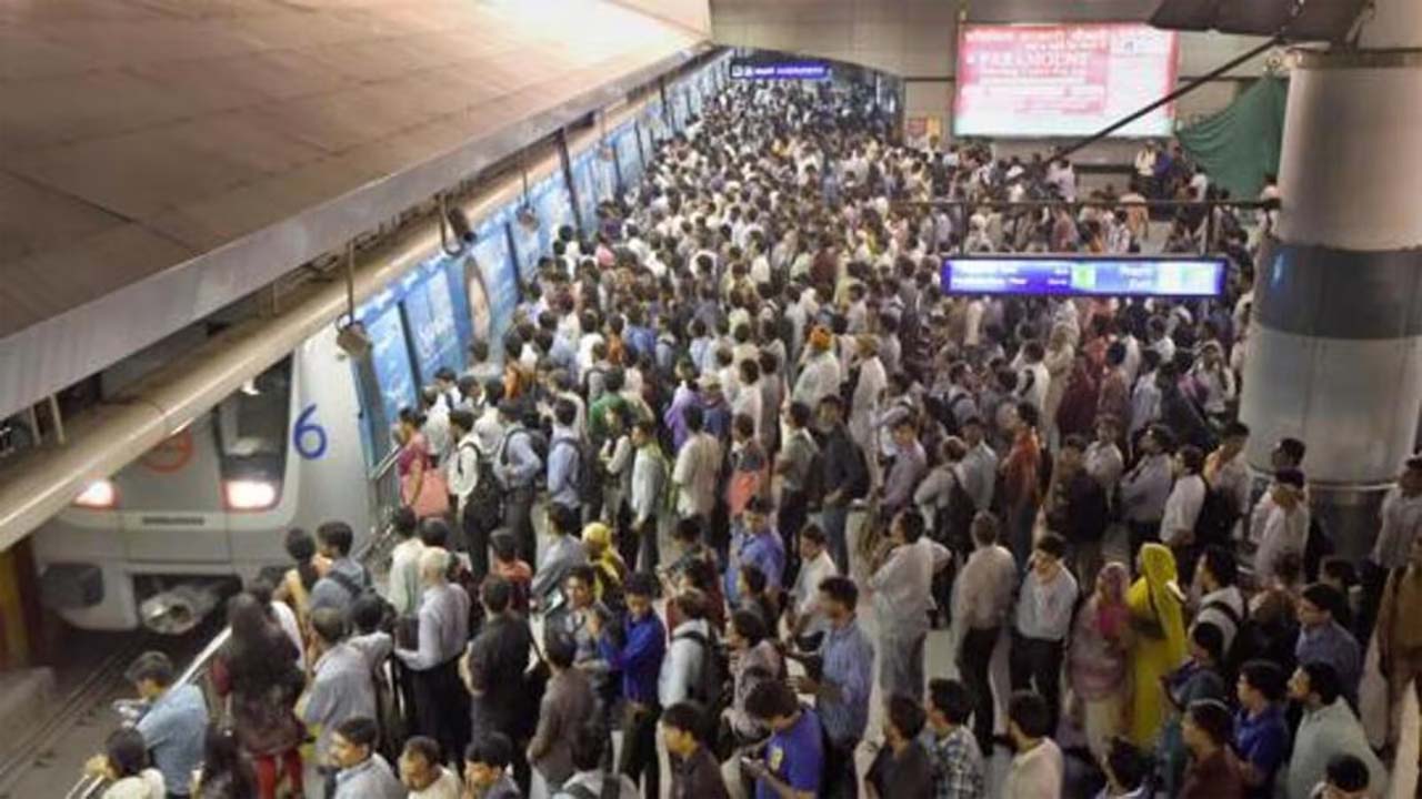 Delhi rain effect: ఒక్కరోజే మెట్రోలో 69 లక్షల మంది జర్నీ