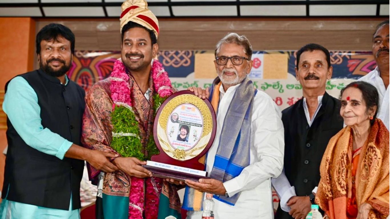 ANR Award: ఏఎన్ఆర్ అవార్డ్ అందుకున్న వరుణ్ సందేశ్..