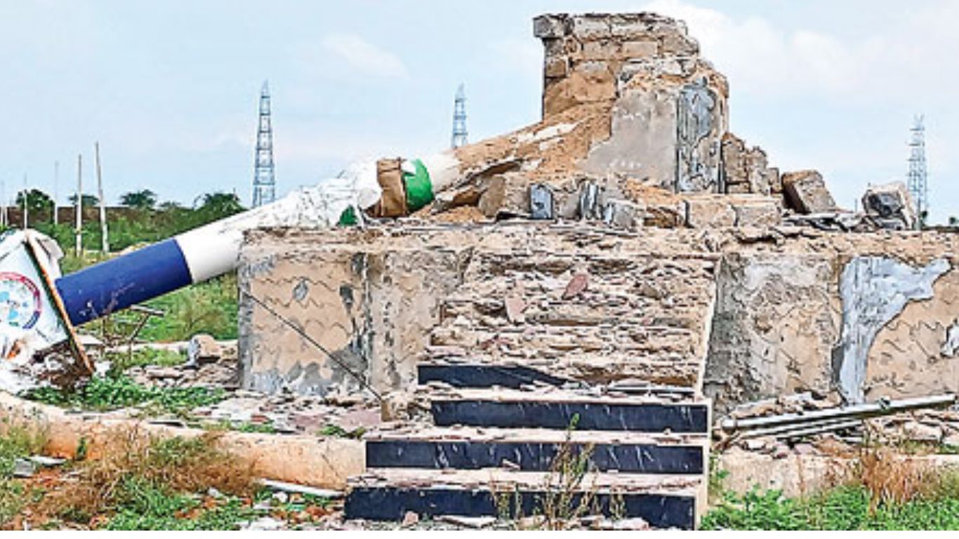 Amravathi: జగన్‌ ఆవిష్కరించిన స్తూపం ధ్వంసం చేసిన దుండగులు..