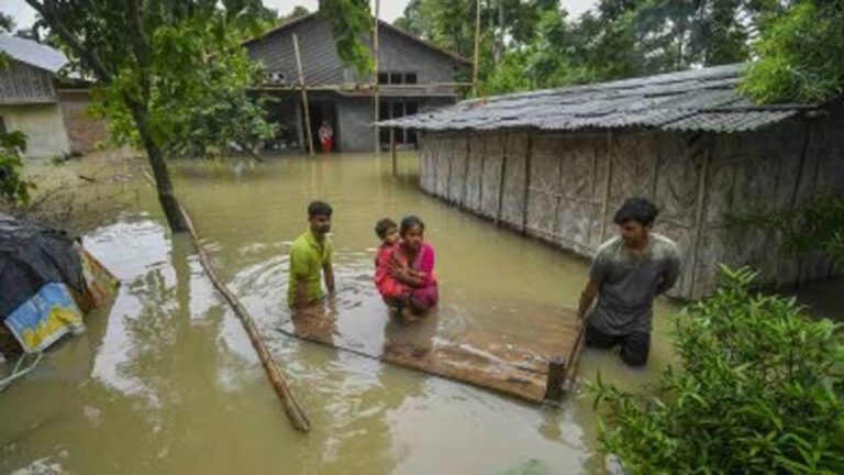 Assam Flood: అస్సాంను ముంచెత్తిన భారీ వరదలు.. 45కి చేరిన మృతులు
