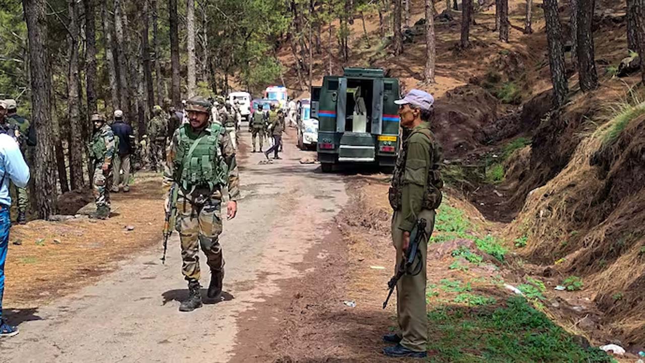 Jammu kashmir Encounter: సైన్యం-ఉగ్రవాదుల మధ్య ఎదురుకాల్పులు.. సైనికుడి మృతి
