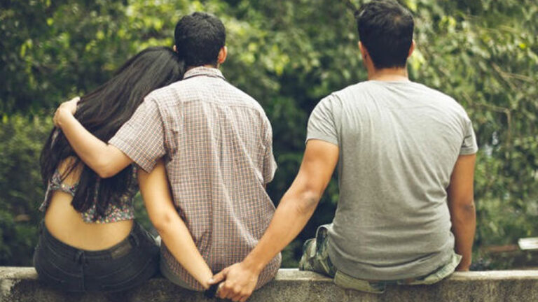 Crime News: భర్తను వదిలేసి ప్రియుడితో సహజీవనం.. దంపతుల ప్లాన్ మూములుగా లేదుగా