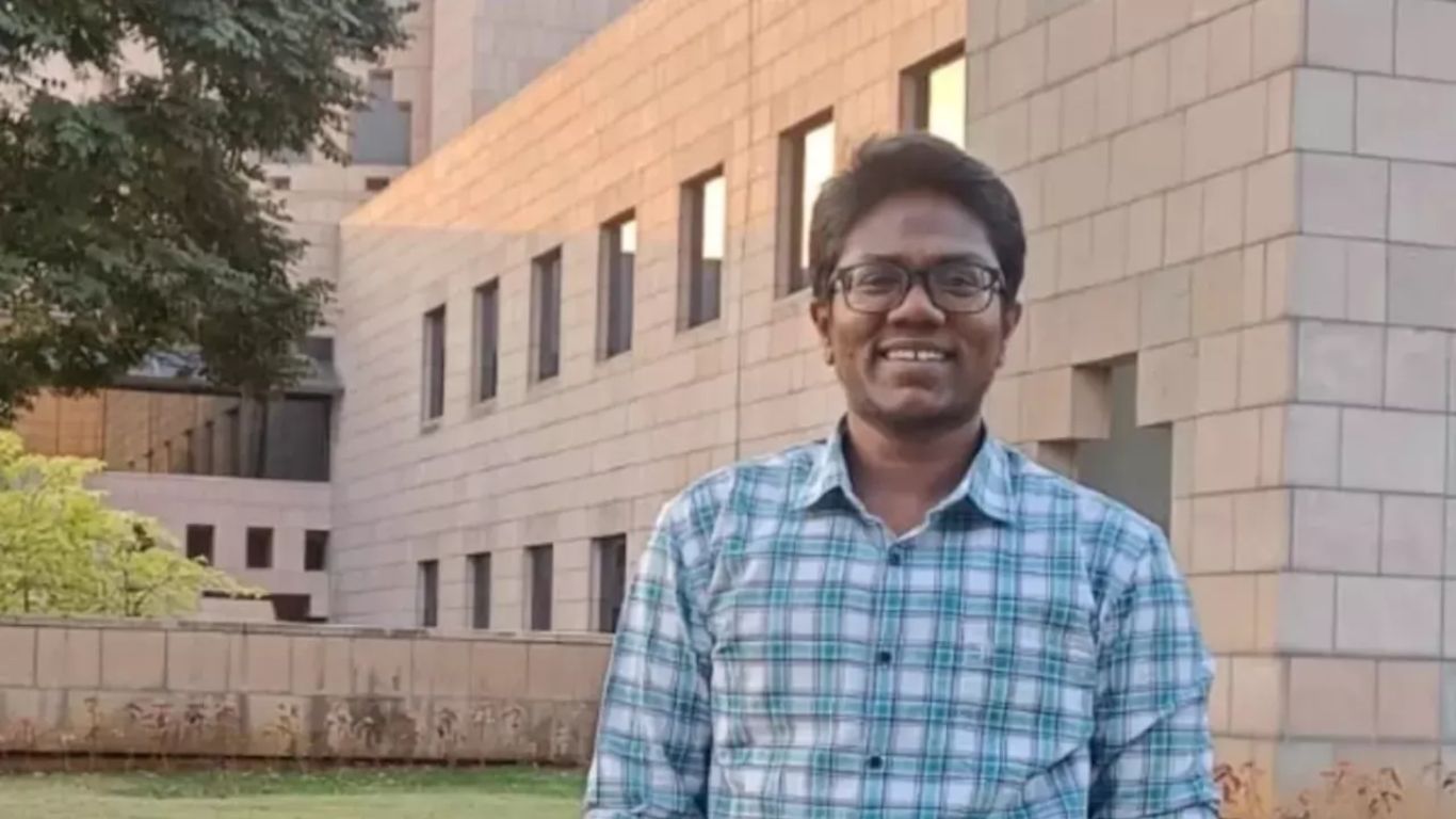 IRS Officer Gender Changed : చరిత్రలో మొదటిసారిగా.. అధికారిక రికార్డుల్లో పురుషుడిగా మారిన మహిళా ఐఆర్ఎస్ అధికారి..