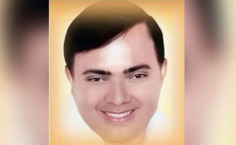 Bhole baba: హత్రాస్ భోలే బాబాపై లైంగిక వేధింపుల కేసులు.. బ్యాగ్రౌండ్ ఇదే!