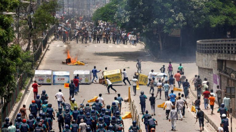 Bangladesh Protests: బంగ్లాదేశ్ నుంచి ఇండియాకు 1000 మంది విద్యార్థులు.. చిక్కుకుపోయిన 4000 మంది..