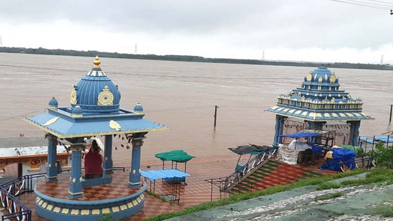 Bhadrachalam: భద్రాచలం వద్ద కొనసాగుతున్న మొదటి ప్రమాద హెచ్చరిక.. నీటిమట్టం 46.5 అడుగులు