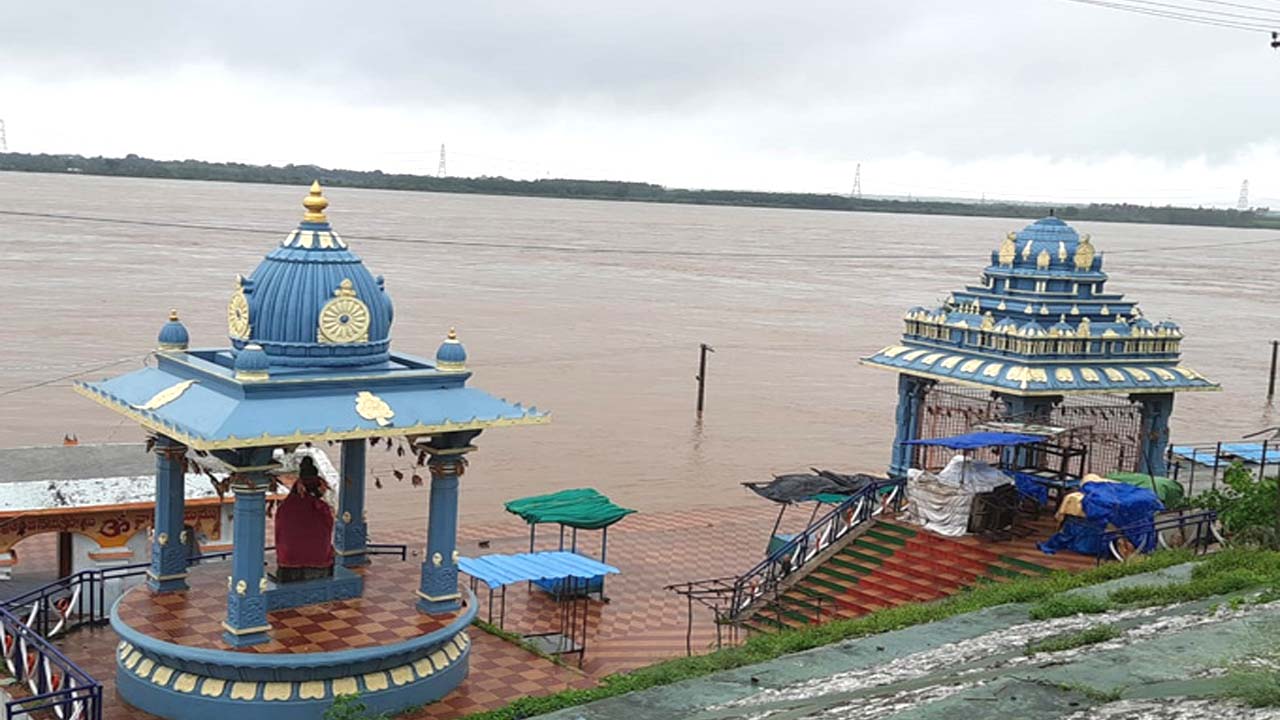 Bhadrachalam: భద్రాచలం వద్ద కొనసాగుతున్న మొదటి ప్రమాద హెచ్చరిక.. నీటిమట్టం 46.5 అడుగులు