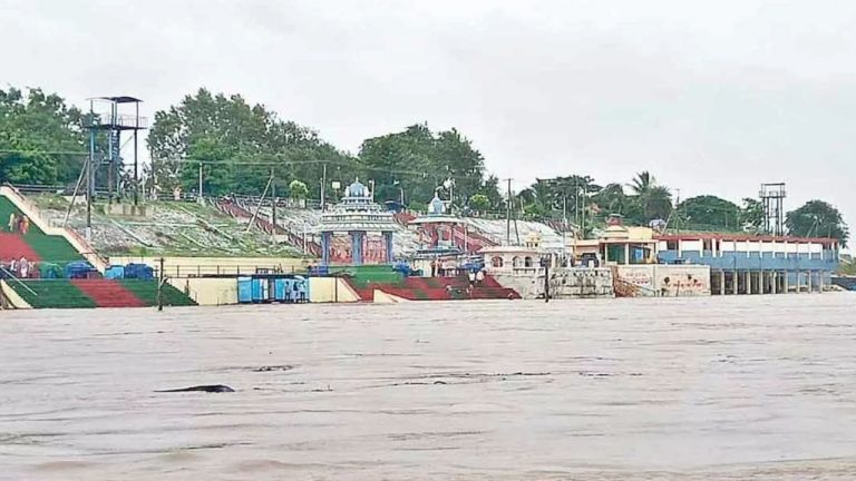 Godavari Water Level: 39 అడుగులకు చేరిన గోదావరి నీటిమట్టం.. రాత్రికి మొదటి ప్రమాద హెచ్చరిక!
