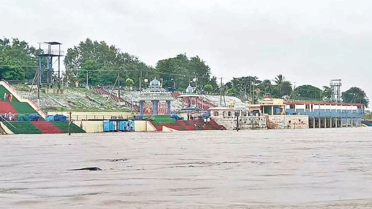 Godavari Water Level: 39 అడుగులకు చేరిన గోదావరి నీటిమట్టం.. రాత్రికి మొదటి ప్రమాద హెచ్చరిక!