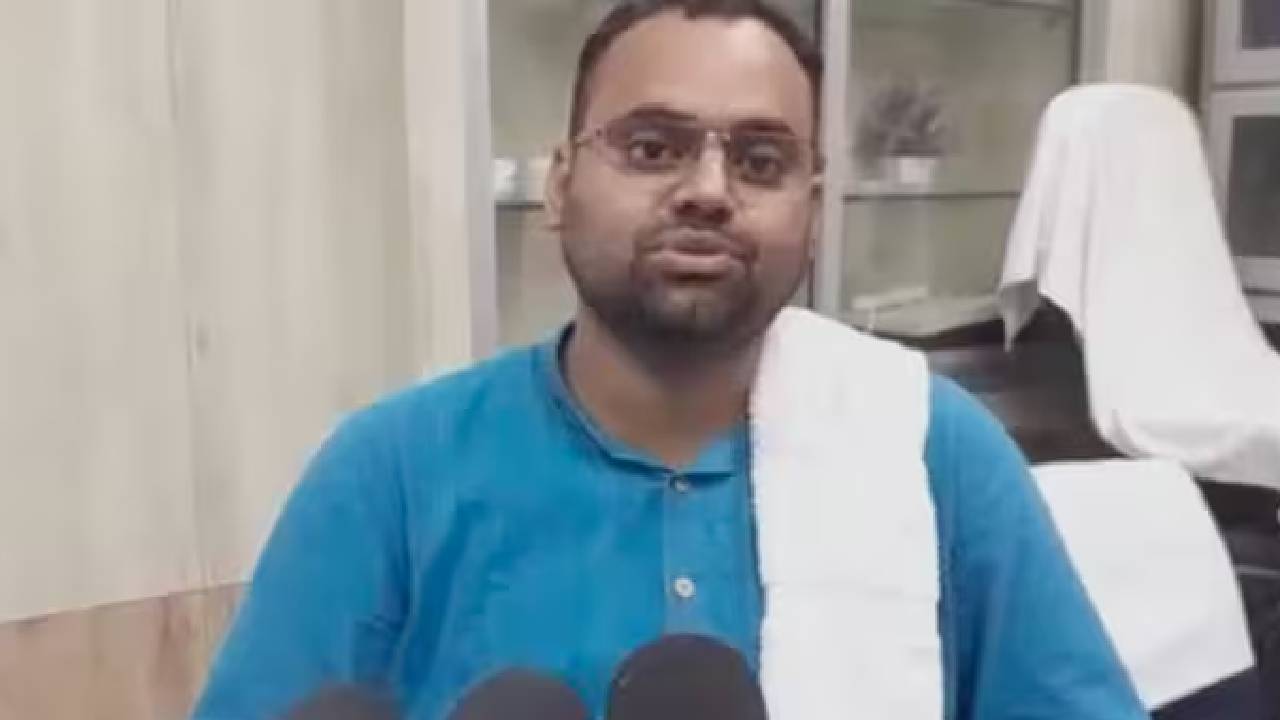 Bihar: విద్యార్థులు  హాజరు కాలేదని..దాదాపు రూ.23లక్షల జీతం తిరిగి ఇచ్చేసిన  అసిస్టెంట్ ప్రొఫెసర్..