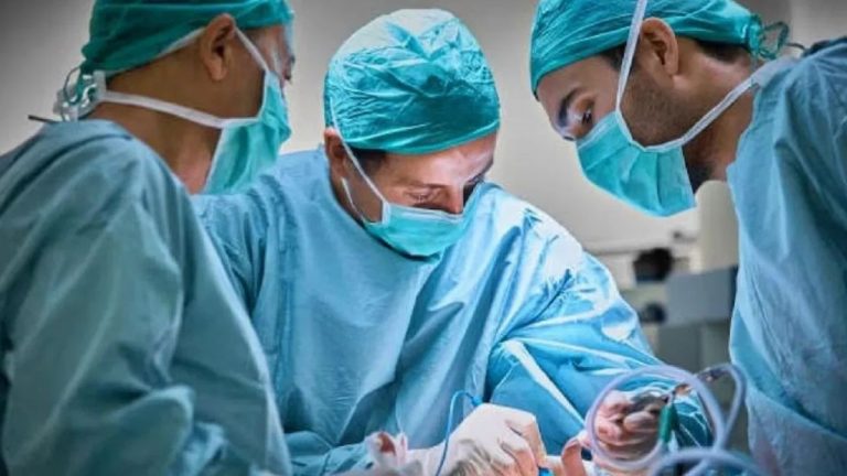 Bottle Gourd-Boy: వింత ఘటన.. యువకుడి కడుపులో అడుగు సొరకాయ!