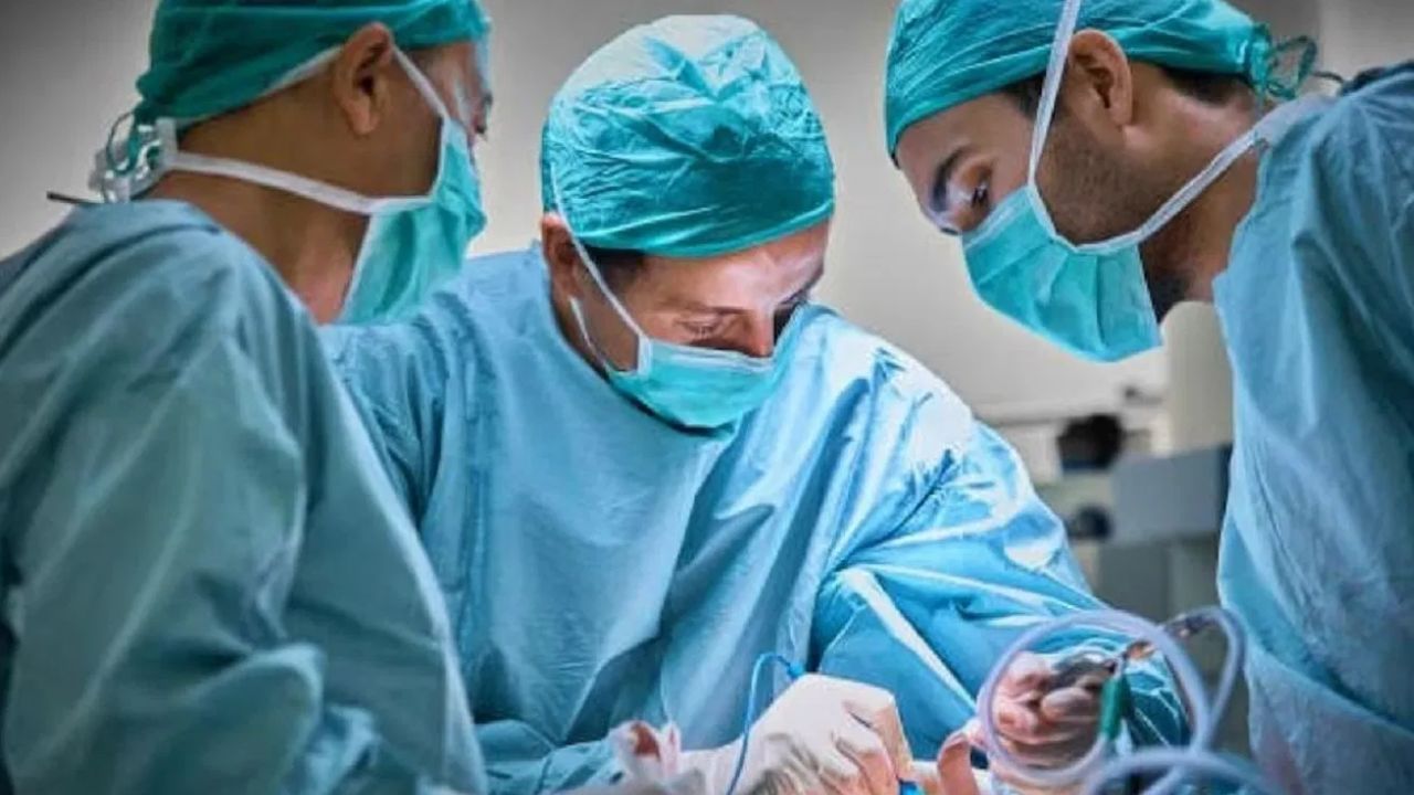 Bottle Gourd-Boy: వింత ఘటన.. యువకుడి కడుపులో అడుగు సొరకాయ!