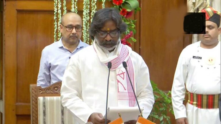 Hemant Soren: జార్ఖండ్ ముఖ్యమంత్రిగా హేమంత్ సోరెన్ ప్రమాణం