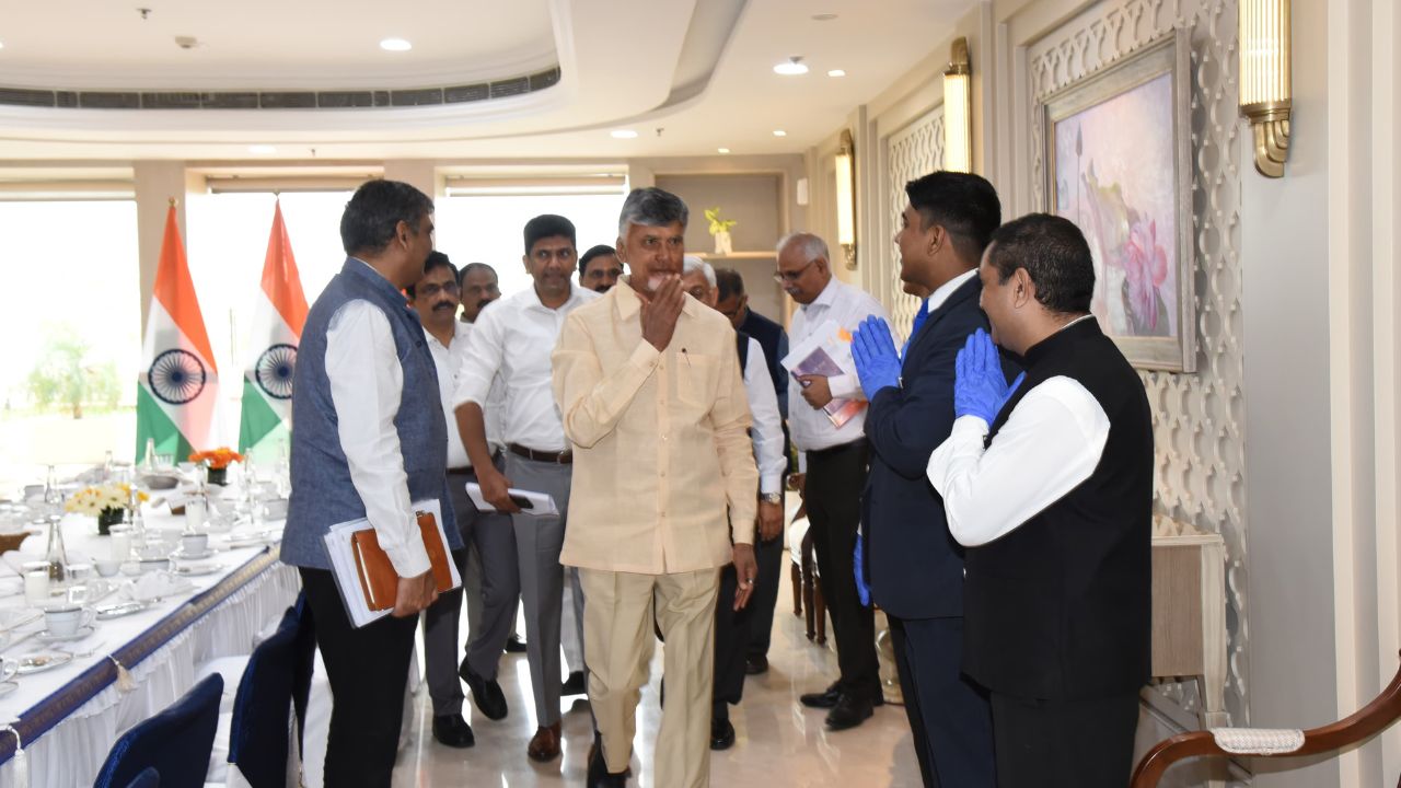 CM Chandrababu: ప్రధాని మోడీతో ఏపీ సీఎం చంద్రబాబు భేటీ!