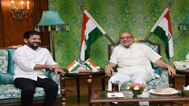 CM Revanth Reddy: గవర్నర్ రాధాకృష్ణన్‌తో ముఖ్యమంత్రి రేవంత్ రెడ్డి భేటీ