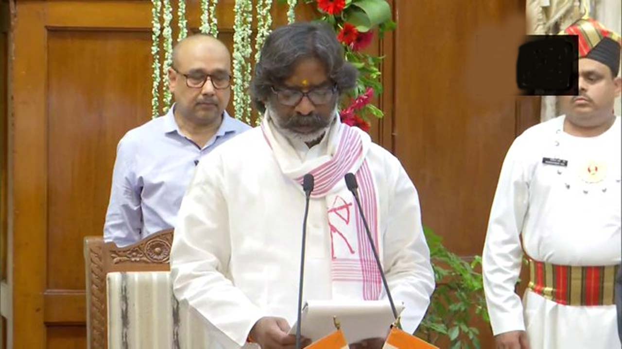 Hemant Soren: జార్ఖండ్ ముఖ్యమంత్రిగా హేమంత్ సోరెన్ ప్రమాణం