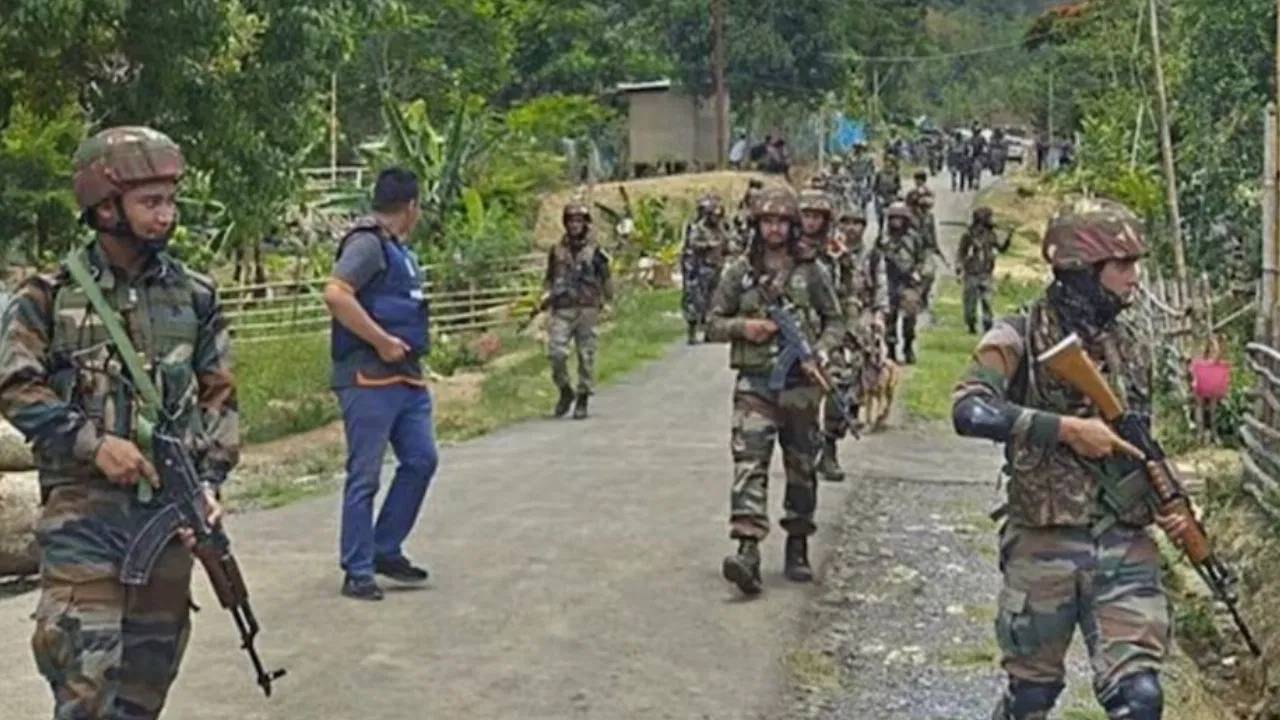 CRPF: సీఆర్పీఎఫ్, రాష్ట్ర పోలీసుల సంయుక్త బృందంపై దుండగుల దాడి..ఓ జవాన్ వీరమరణం..