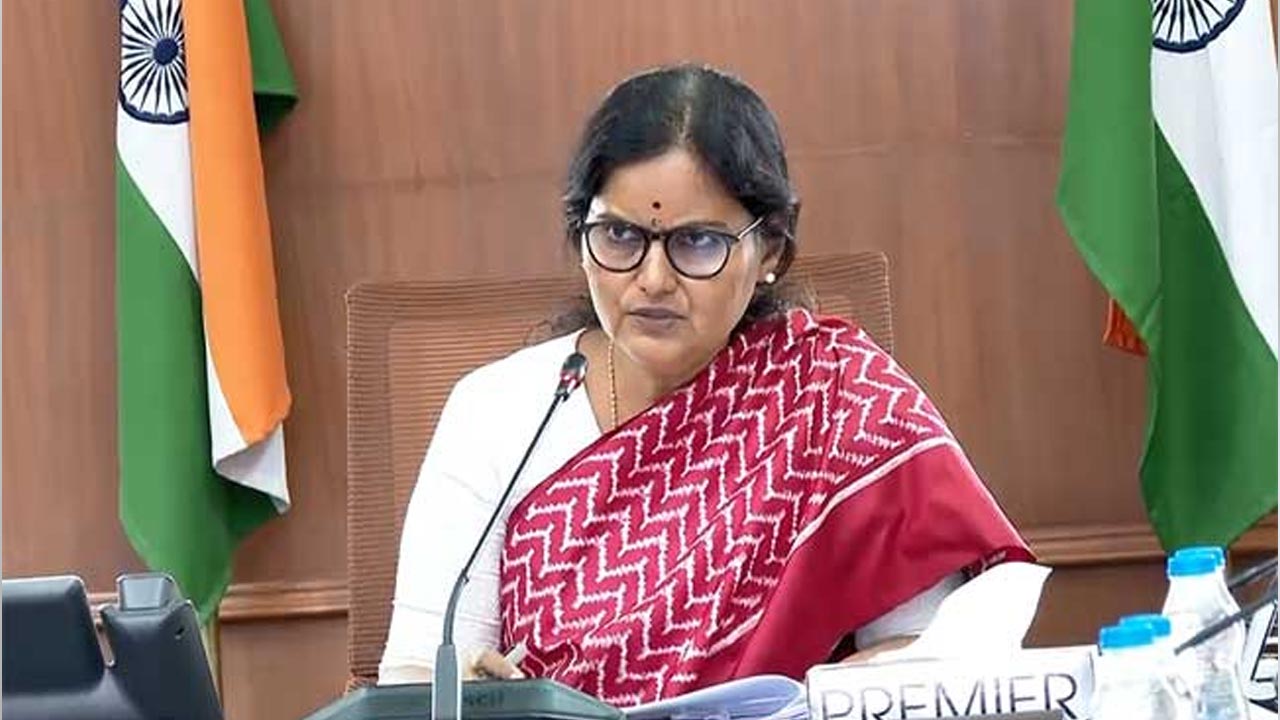 Telangana: మరో మూడు రోజులు వర్షాలు.. అధికారులతో సీఎస్ టెలీ కాన్ఫరెన్స్