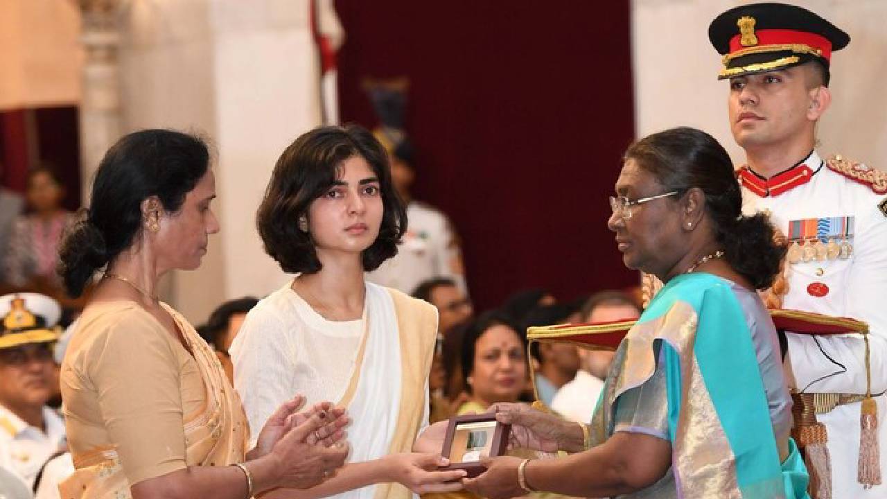 Captain Anshuman Singh: అమరుడి భార్యపై నీచమైన కామెంట్లు చేసింది పాకిస్తాన్ వ్యక్తి: ఎన్‌సీడబ్ల్యూ చీఫ్..