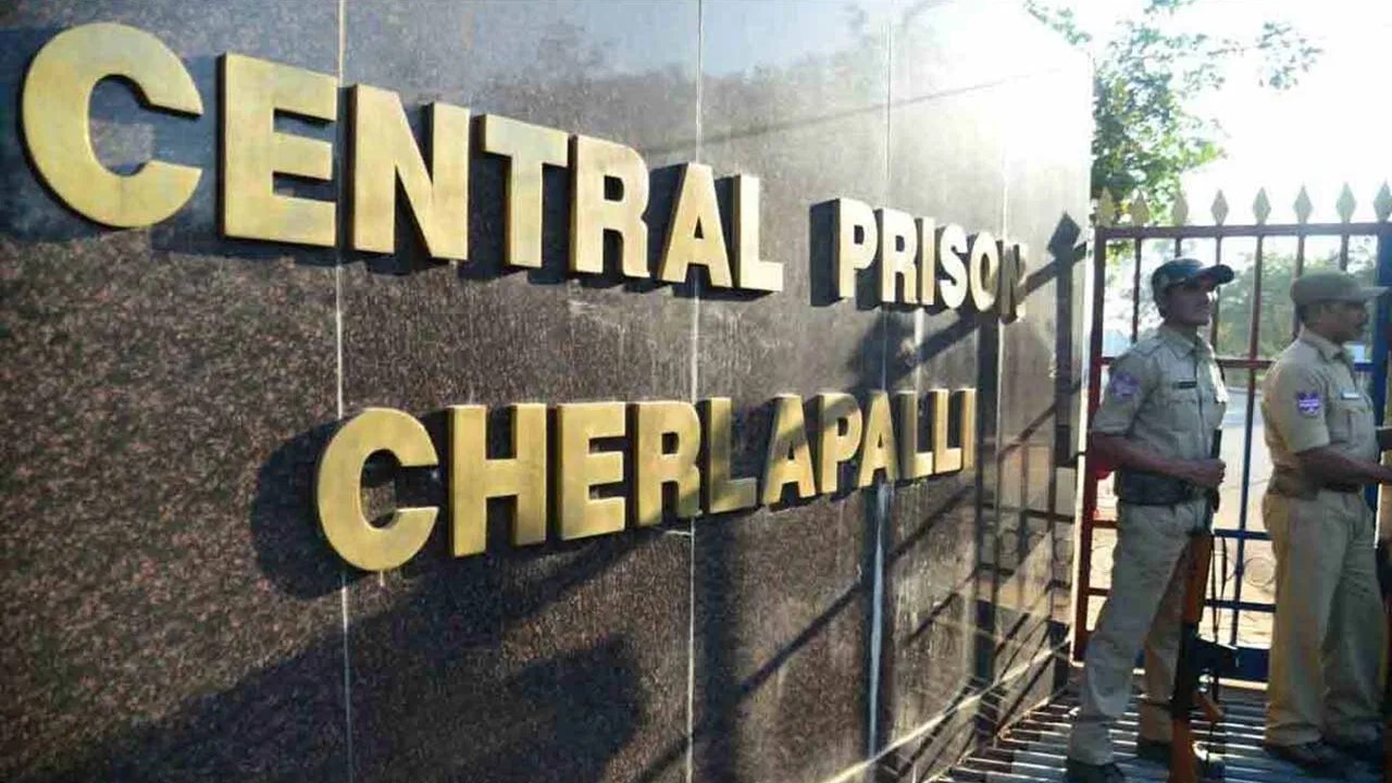 Charlapalli Jail: చర్లపల్లి జైలులో జాబ్ మేళా.. ఖైదీలకు ఉపాధి కల్పించనున్న జైళ్ల శాఖ