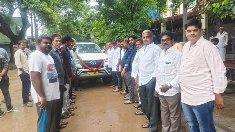 Janasena: ఎమ్మెల్యేకు కారు గిఫ్ట్‌గా ఇచ్చిన జనసైనికులు.. ఈఎంఐ మాత్రం కట్టుకోవాలి..!