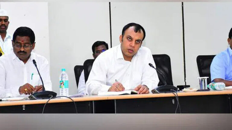 Collector Sandeep Kumar Jha: చేనేత కార్మికుల సమస్యలను ప్రభుత్వం దృష్టికి తీసుకెళ్తా