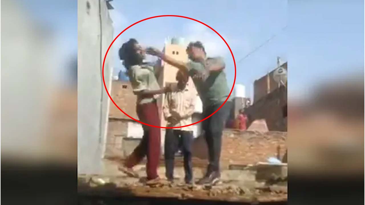 Delhi: ఢిల్లీలో దారుణం.. యువతిని బిల్డింగ్‌పై నుంచి తోసేసిన బిల్డర్