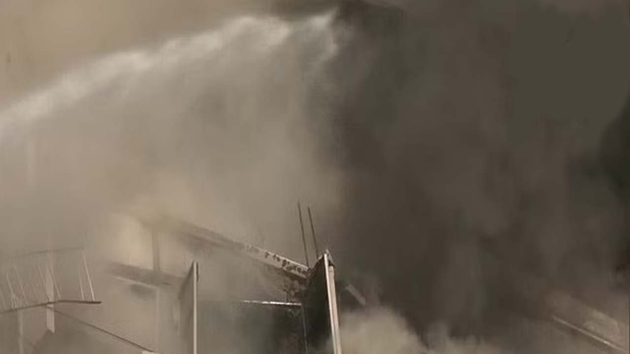 Delhi: ఢిల్లీలో కూలిన ఆస్పత్రి భవనం.. ఒకరి మృతి