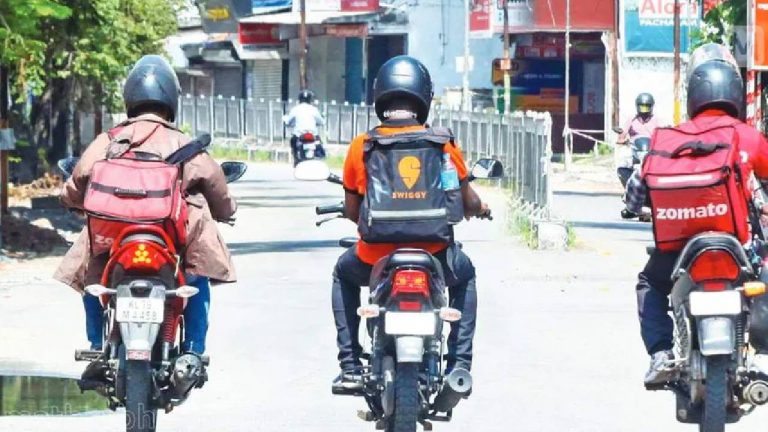 Central Govt: డెలివరీ బాయ్స్‌కి కేంద్రం గుడ్‌న్యూస్.. త్వరలో ఆరోగ్య బీమా, పెన్షన్ ప్రయోజనాలు!