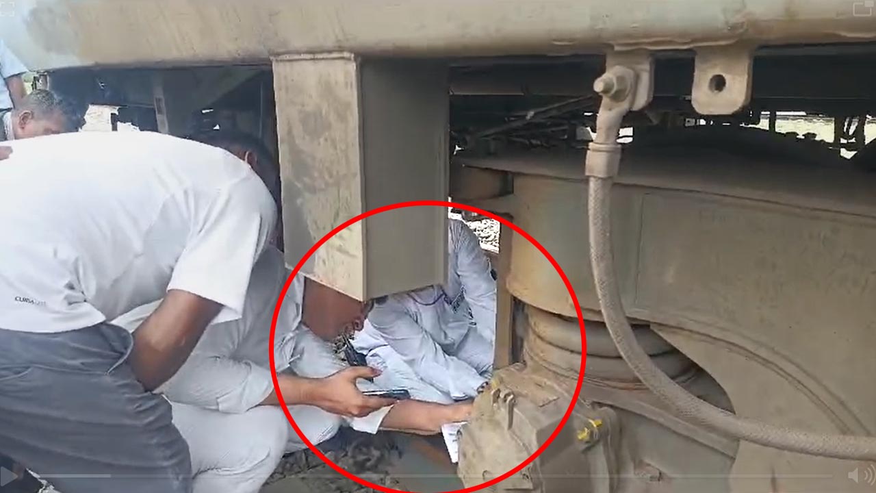 Falaknuma Express: వీల్ బ్రేక్ లాక్.. మిర్యాలగూడలో ఫలక్ నుమా ఎక్స్ ప్రెస్ నిలిపివేత..