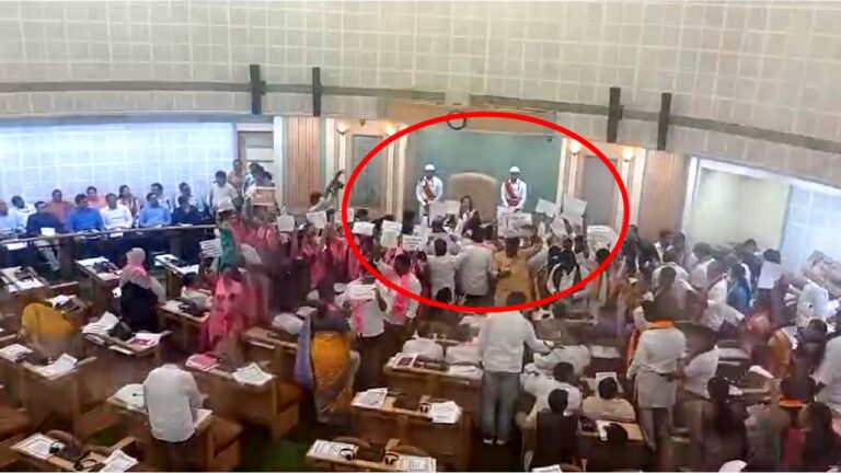 GHMC Council Meeting: మేయర్ పోడియంను చుట్టుముట్టిన బీఆర్‌ఎస్‌ కార్పొరేటర్లు..