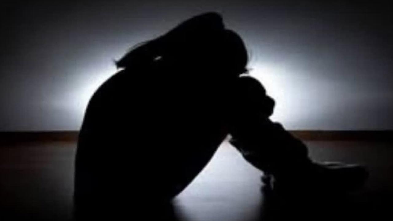 Student Delivery: హాస్టల్ బాత్‌రూంలో విద్యార్థిని డెలివరీ.. పుట్టిన బిడ్డ మృతి!