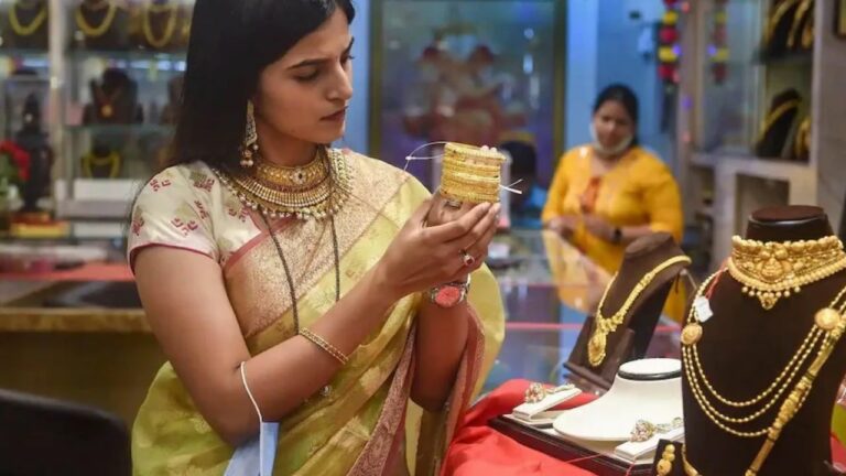 Gold Price Today: భారీ షాక్.. తులం బంగారంపై రూ.710 పెరిగింది!
