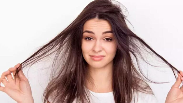 Hair: వర్షాకాలంలో జుట్టు నుంచి వాసన వస్తోందా..? ఇలా చేయండి