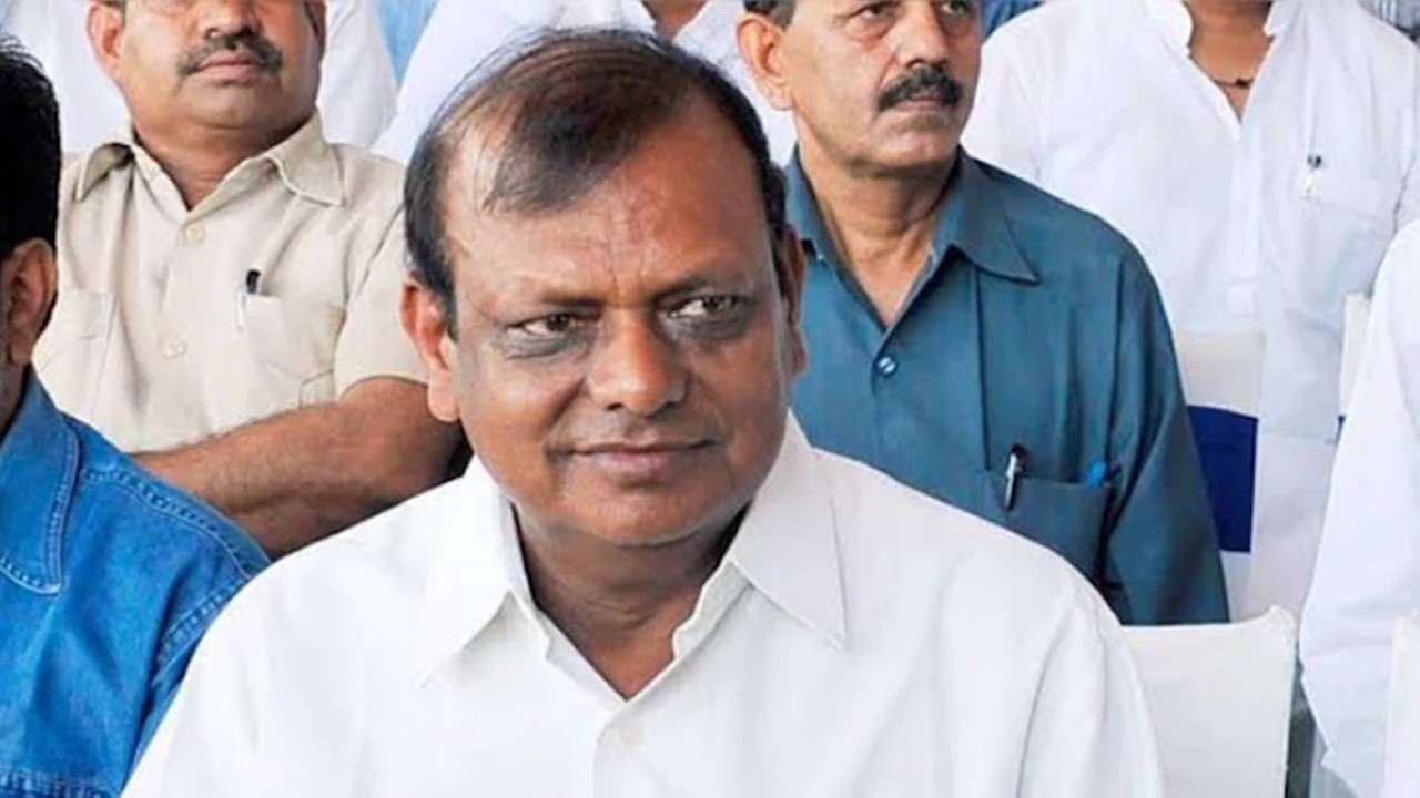 Hathras: హత్రాస్ దుర్ఘటన.. యూపీ ప్రభుత్వంపై సమాజ్‌వాదీ పార్టీ ఎంపీ సంచలన వ్యాఖ్యలు