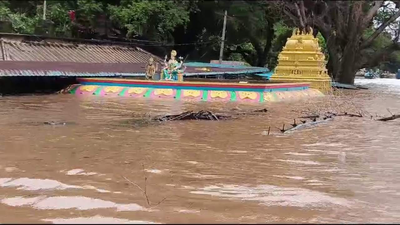 Heavy Rains: భారీ వర్షాల ఎఫెక్ట్‌.. అల్లూరి ఏజెన్సీ ఘాట్‌లలో వాహన రాకపోకలపై ఆంక్షలు
