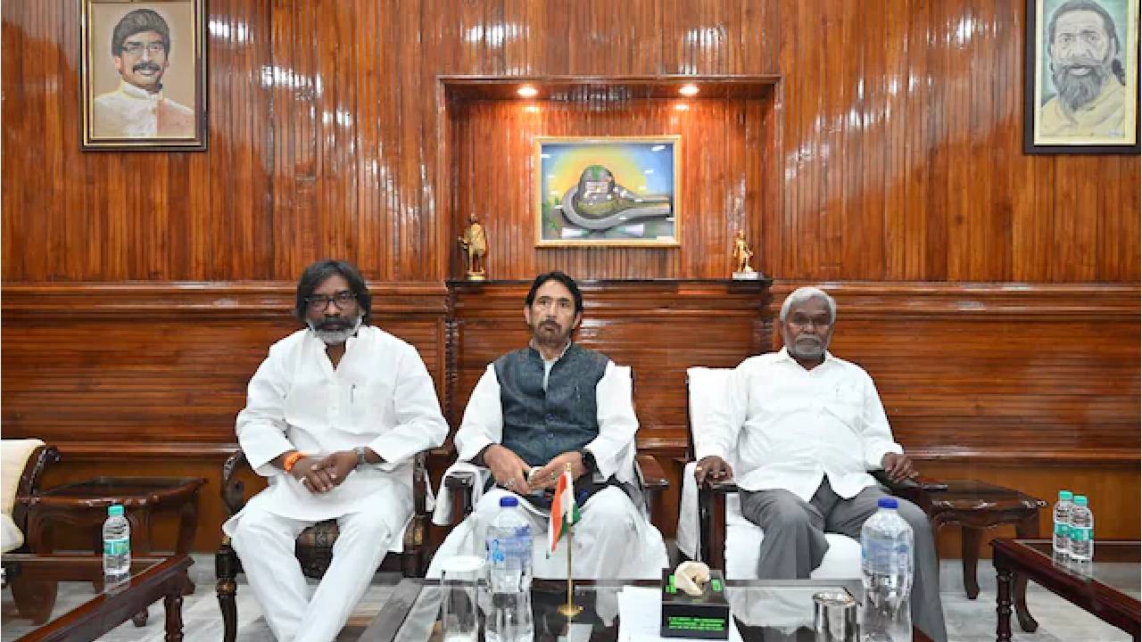 Hemant Soren: జార్ఖండ్ సీఎంగా మళ్లీ హేమంత్ సోరెన్.. చంపై సోరెన్ అసంతృప్తి..